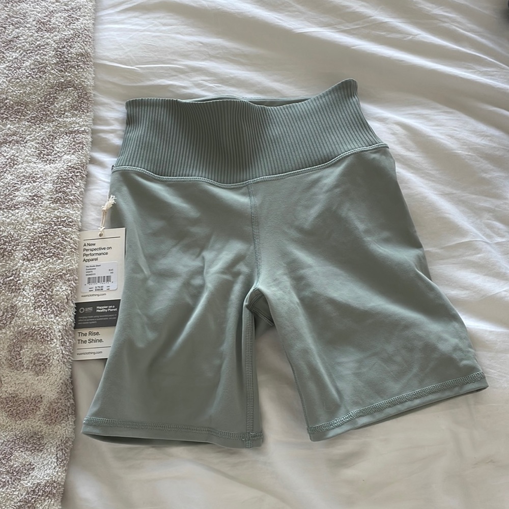 NWT Vuori biker shorts